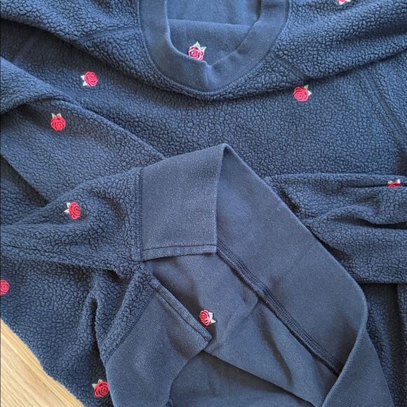 Victorias Secret Black Crew Sweater with Red Rose Accents on Size XS - Picture 4 of 5